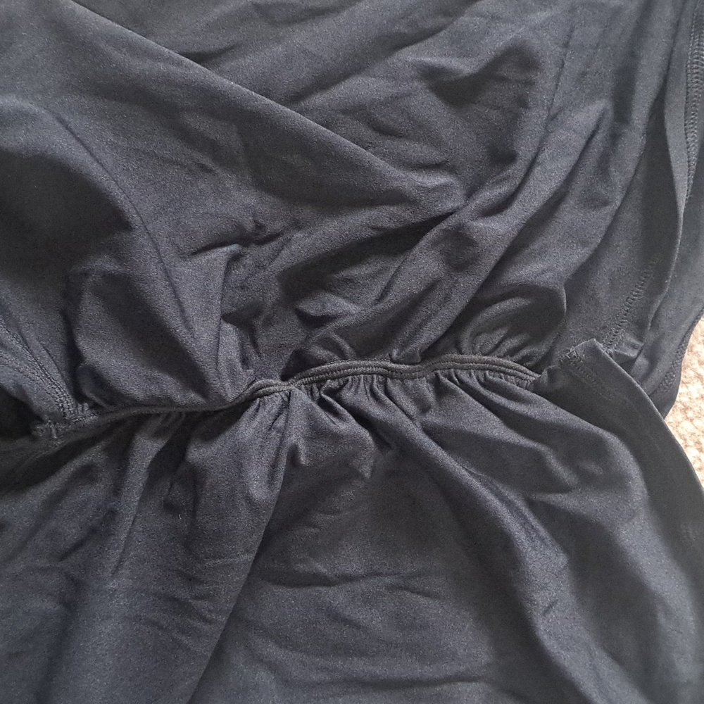 LARGE   HALARA SLASH NECK RUCHED BABY TEE - Picture 6 of 8